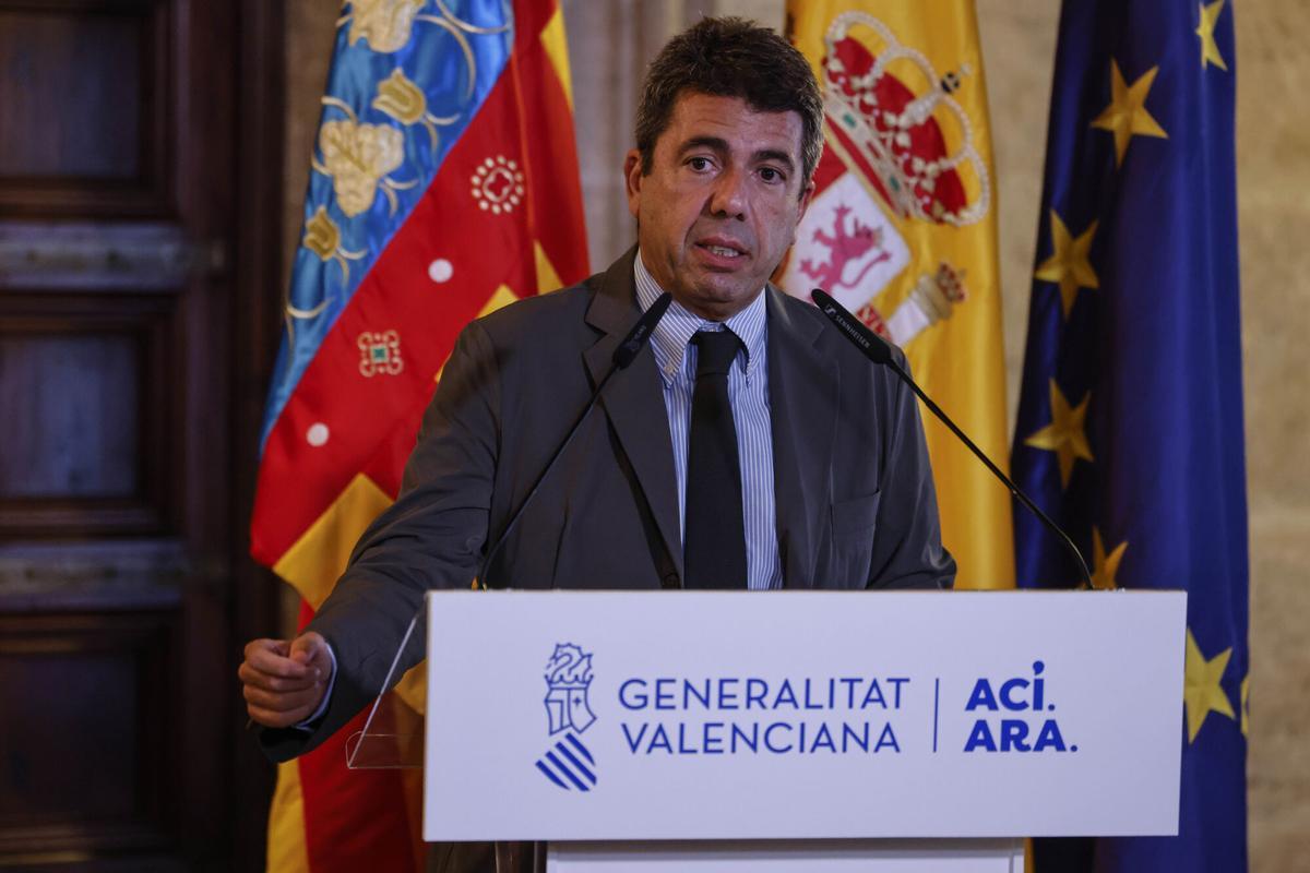El president de la Generalitat, Carlos Mazón, interviene tras firmar junto a los rectores de las universidades públicas de la Comunitat Valenciana el acuerdo de financiación para el periodo 2026-2029, a 8 de octubre de 2025, en Valencia, Comunitad Valenciana (España). La Universitat de València (UV) critica el nuevo acuerdo de financiación universitaria entre la Generalitat y las universidades, al considerar que perpetúa desigualdades y mantiene incertidumbres derivadas de la actual Ley de Universidades (LOSU). 08 OCTUBRE 2025;CALROS MAZÓN;RECTORES;UNIVERSIDAD PÚBLICA;FINANCIACIÓN;2026-2030;VALENCIA;COMUNIDAD VALENCIANA Rober Solsona / Europa Press 08/10/2025. CARLOS MAZÓN;Rober Solsona