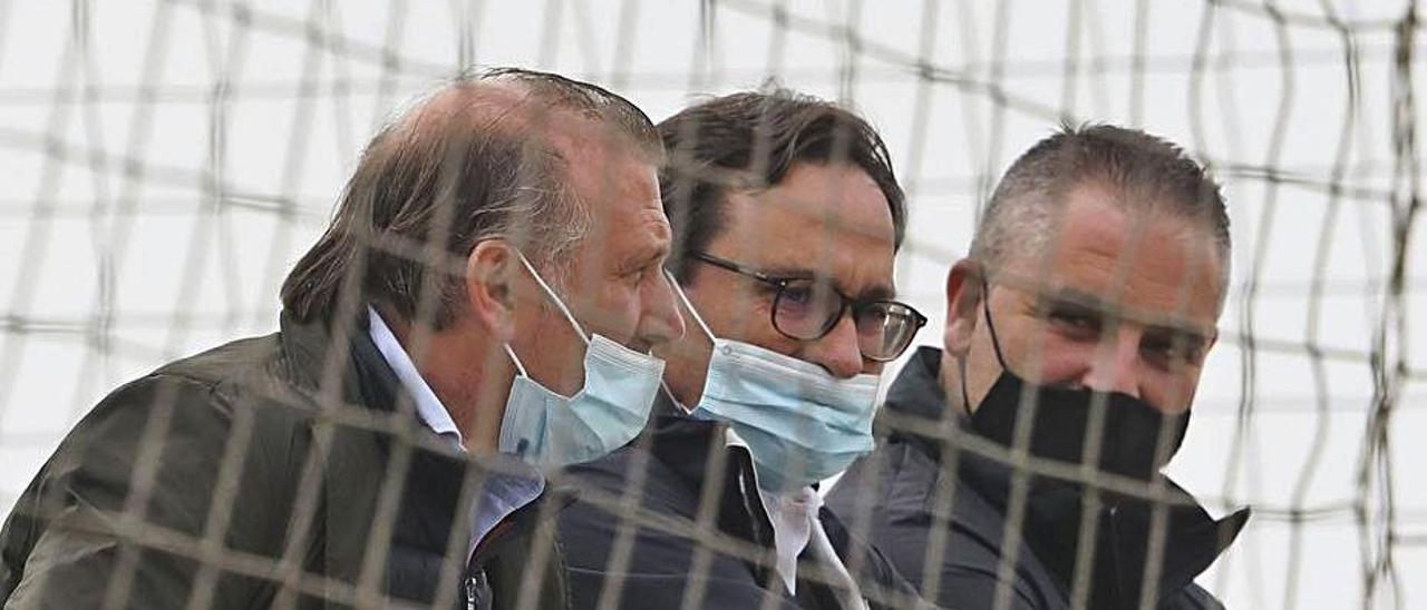 Por la izquierda, Javi Rico, Javier Fernández y Noé Calleja, durante un entrenamiento del Sporting en Mareo.