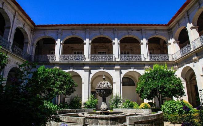 Outra perspectiva do claustro.