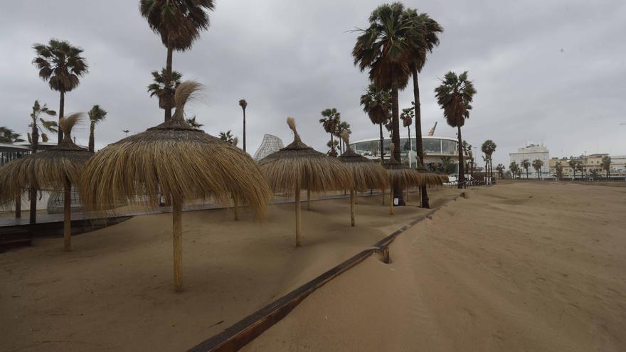 Así ha quedado La Malvarrosa y la Marina Beach tras el fuerte temporal