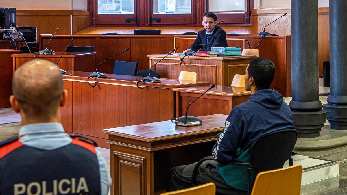 La fiscalia eleva a 36 anys de presó la petició per al presumpte violador de Sarrià La fiscalia eleva a 36 anys de presó la petició per al presumpte violador de Sarrià
