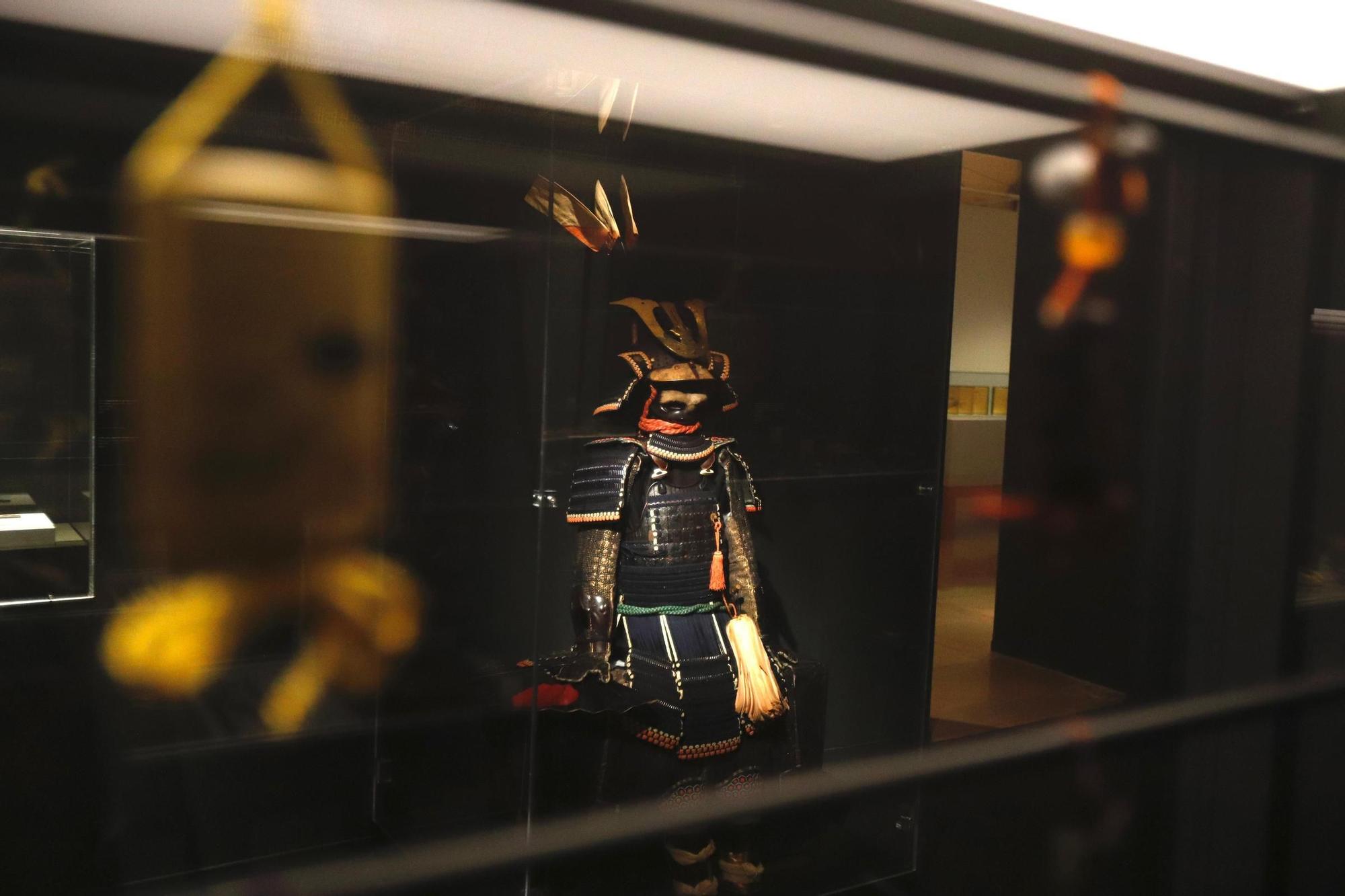 En imágenes | La Lonja expone los tesoros asiáticos del Museo de Zaragoza