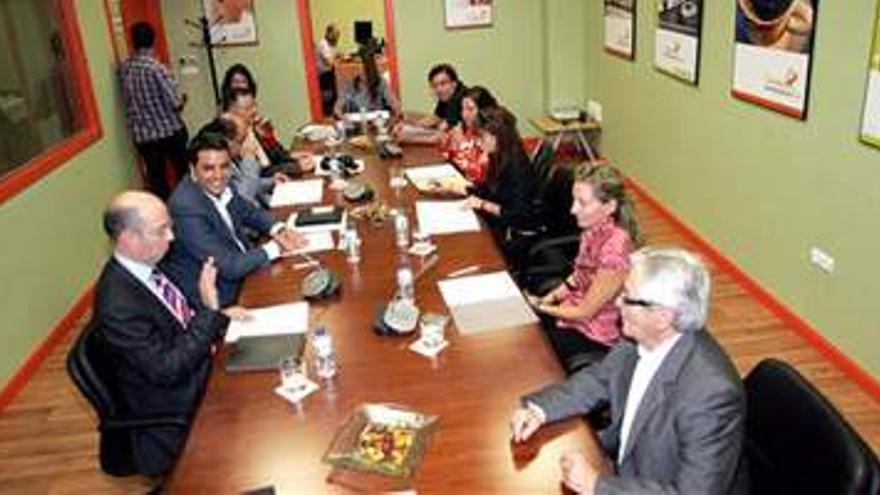 PP, PSOE e IU sí logran pactar los cargos intermedios de la Cexma