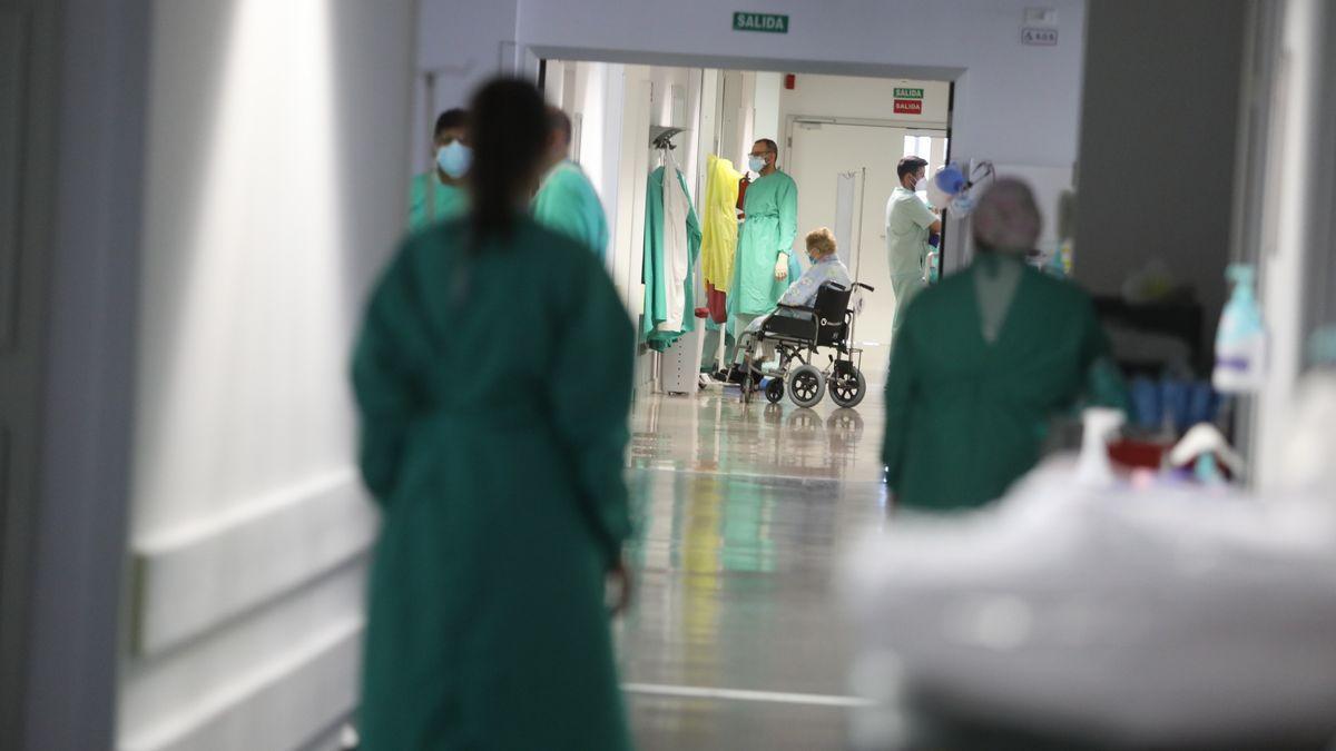 Sanitarios en Urgencias del Hospital del Vinalopó de Elx durante la pandemia