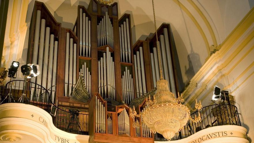 El organista del Vaticano ofrece hoy un concierto benéfico en la Encarnación