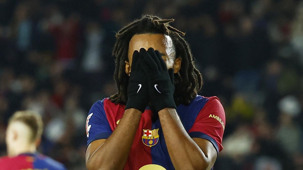 Koundé se desespera tras fallar una ocasión de gol