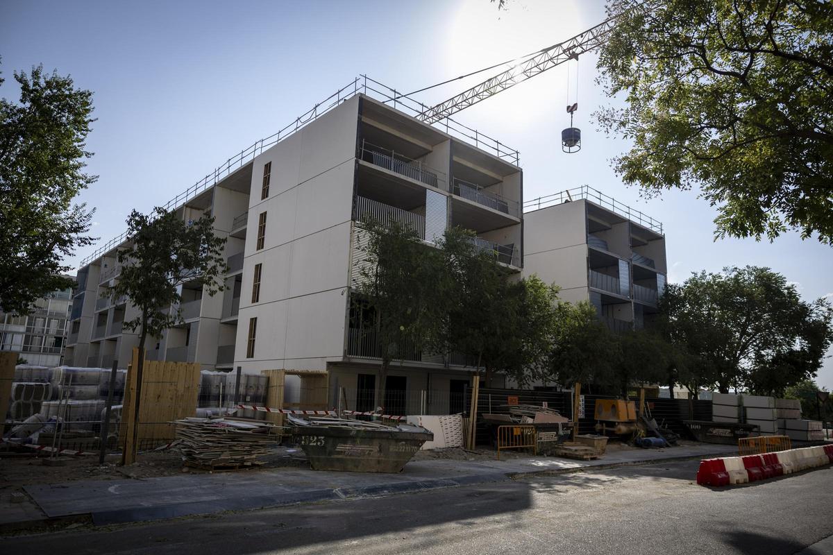 Los edificios tienen estructuras prefabricadas para agilizar la construcción de los 194 pisos.