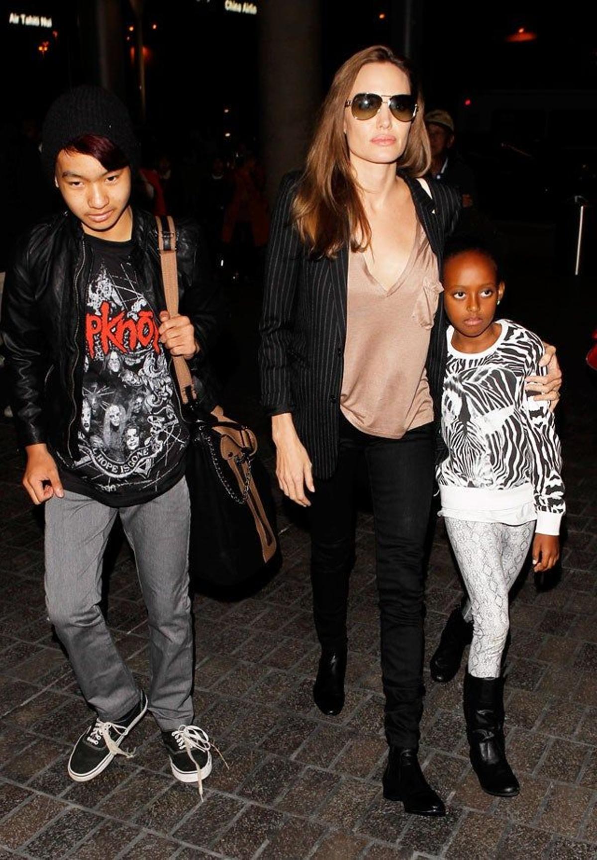 Angelina Jolie con Maddox y Zahara