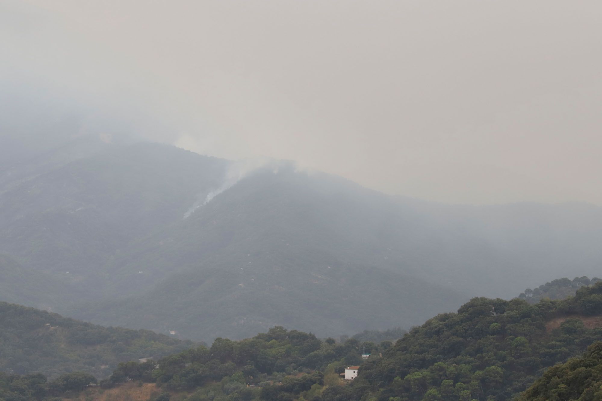 Jubrique, vacío tras su desalojo a causa del incendio de Sierra Bermeja