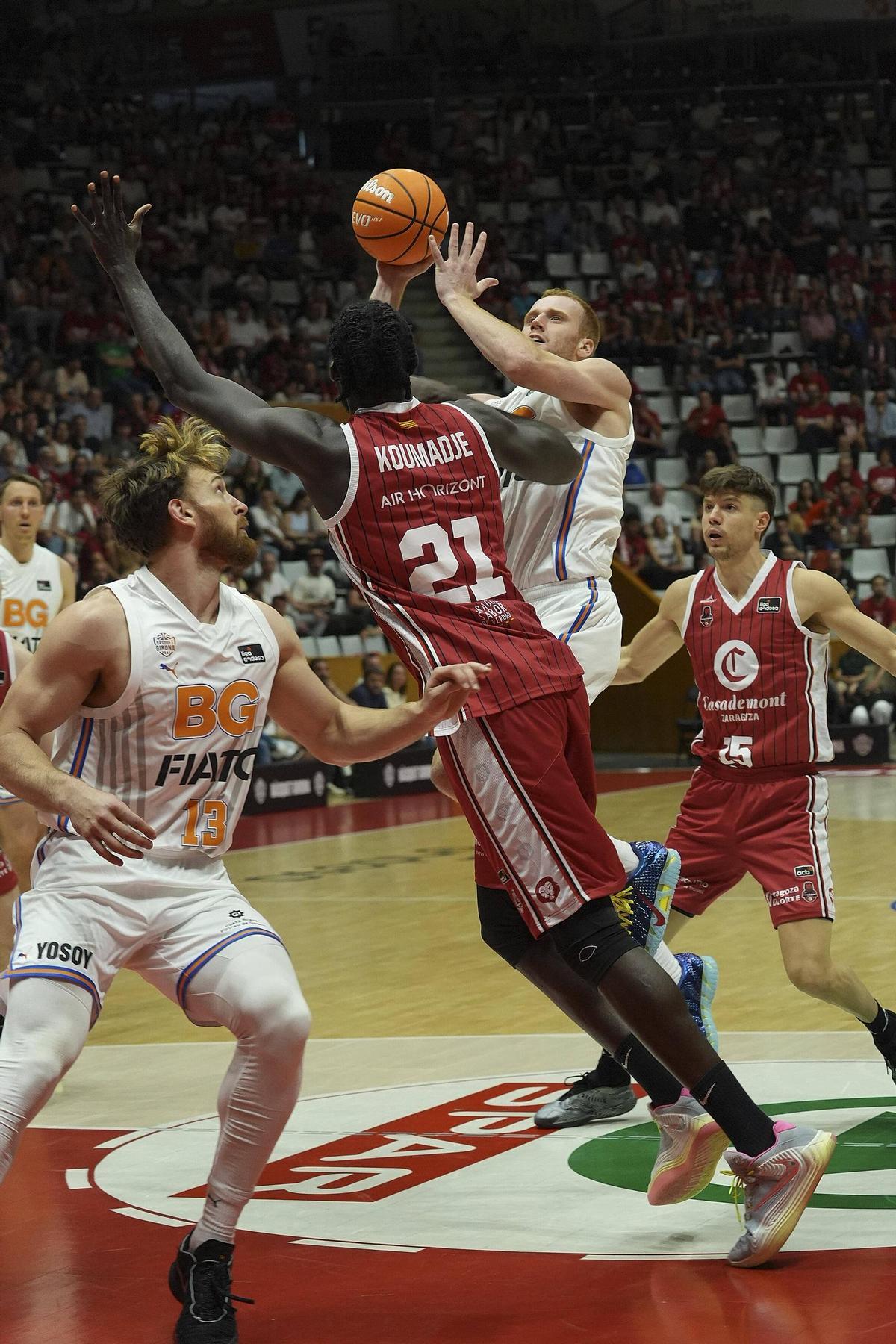 Fotos del partit entre el Bàsquet Girona i el Saragossa Fotos del partit entre el Bàsquet Girona i el Saragossa