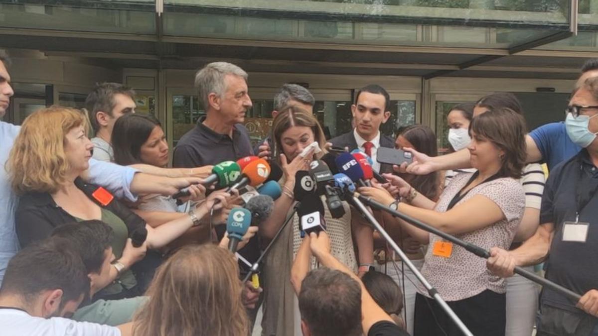 La madre de Marta Calvo, desolada a la salida del juicio: Es un cobarde, tendría que haberse suicidado antes de matar a todas