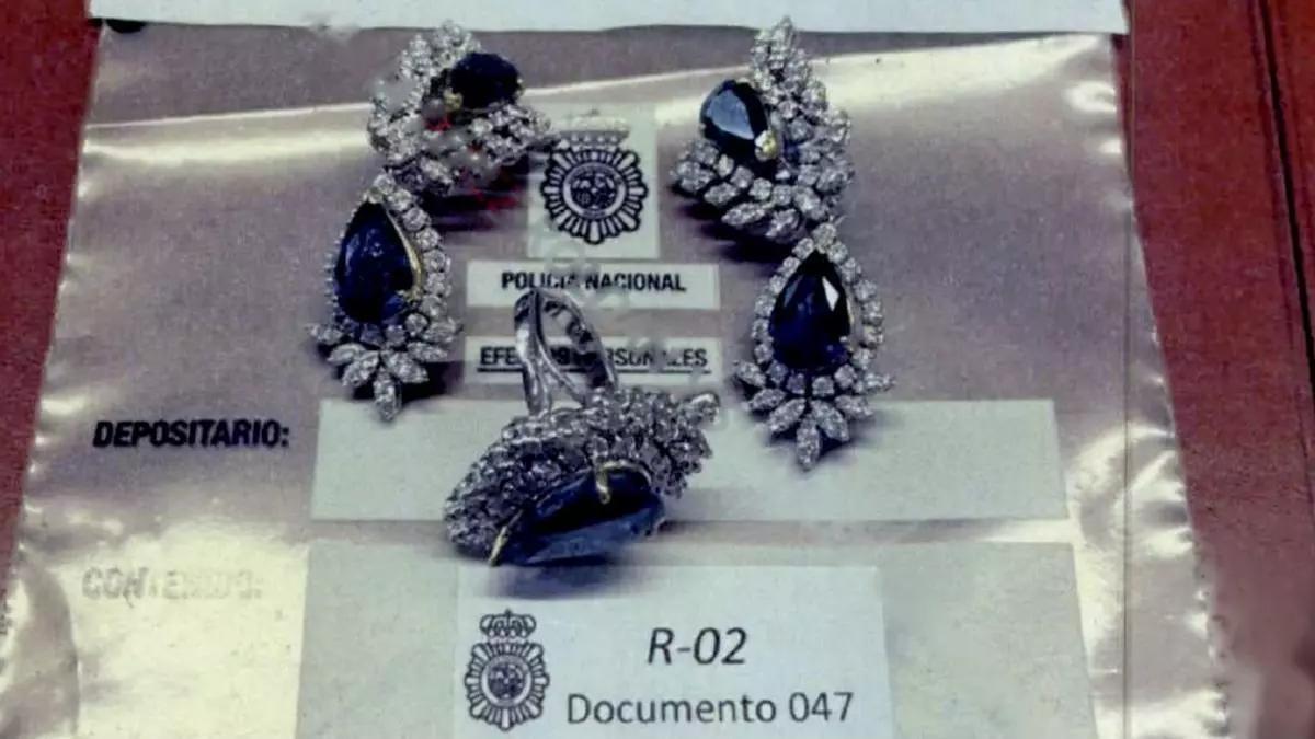 Estas son algunas de las las joyas halladas por la Policía en el despacho de Zapatero