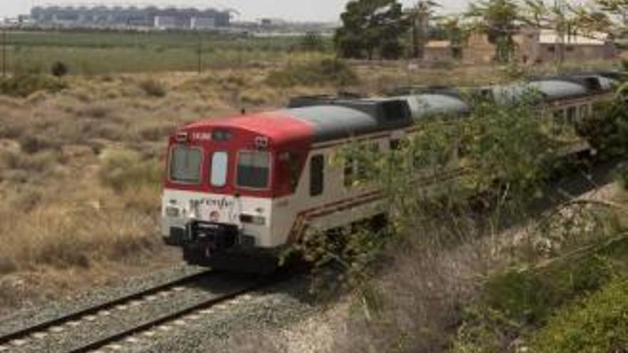 Renfe implanta la Tarjeta sin contacto &quot;Renfe &amp; Tú&quot; en los trenes de cercanías de Alicante