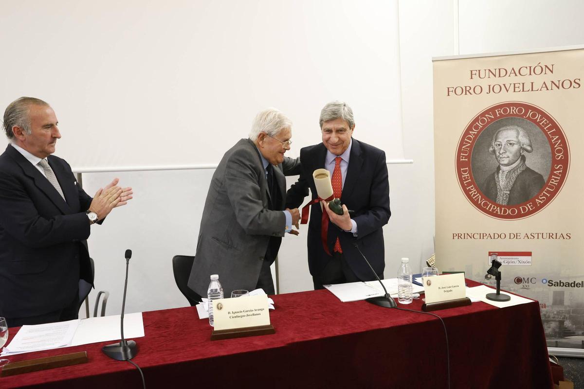 José Luis García Delgado, patrono de honor del Foro Jovellanos (en imágenes)