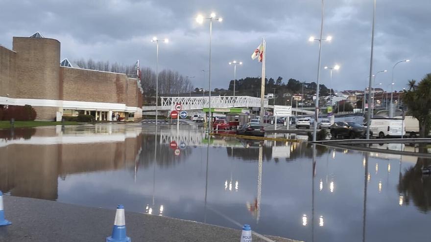 Rotura de una tubería en Palavea