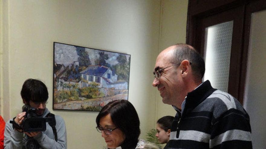 María Gámez y Eduardo Zorrilla, ayer en el registro general.