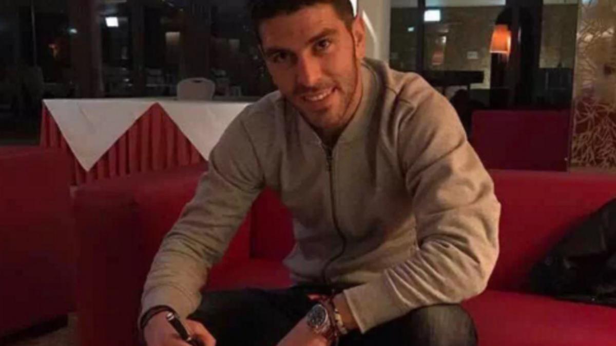 Jonathan Soriano, en el acto de la firma por el club chino