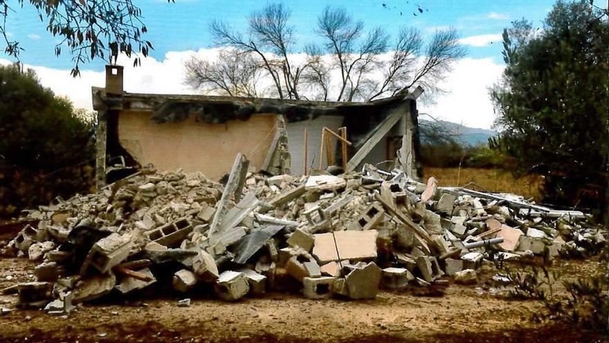 Demolición de una vivienda en Selva