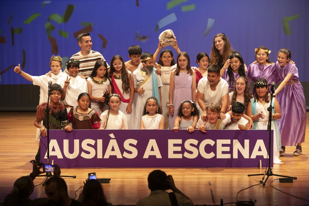 El CEIP Ausiàs March se sube al escenario en Sagunt