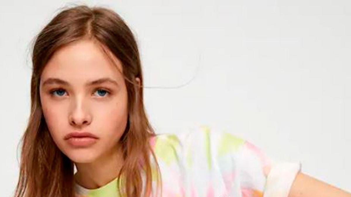 Modelo con camiseta de Pull&Bear