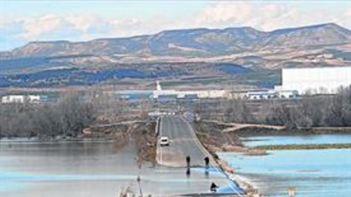 Los alcaldes afectados por la crecida del Ebro quieren frenar riesgos