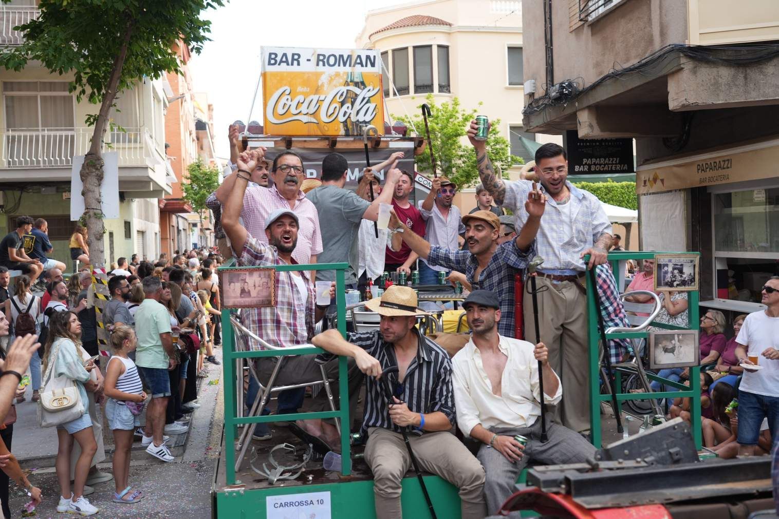 El Grau da inicio a las fiestas de Sant Pere con pólvora, bous y música