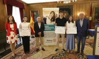 Ejemplo para la juventud local y los rotarios