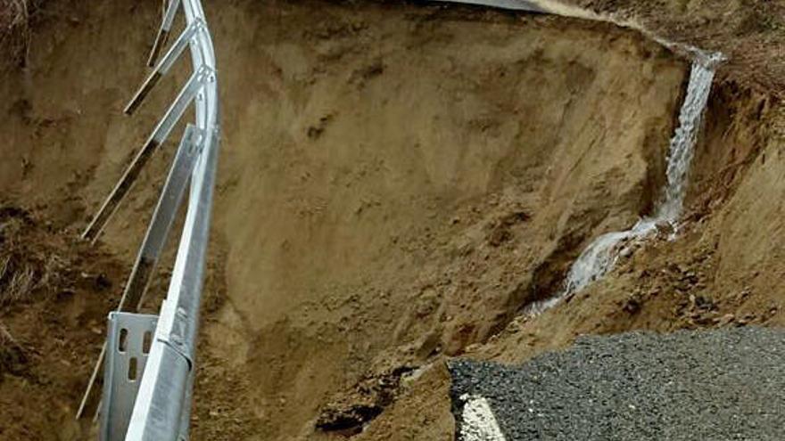 Cortada una carretera en Ávila por un derrumbe ocasionado por las lluvias