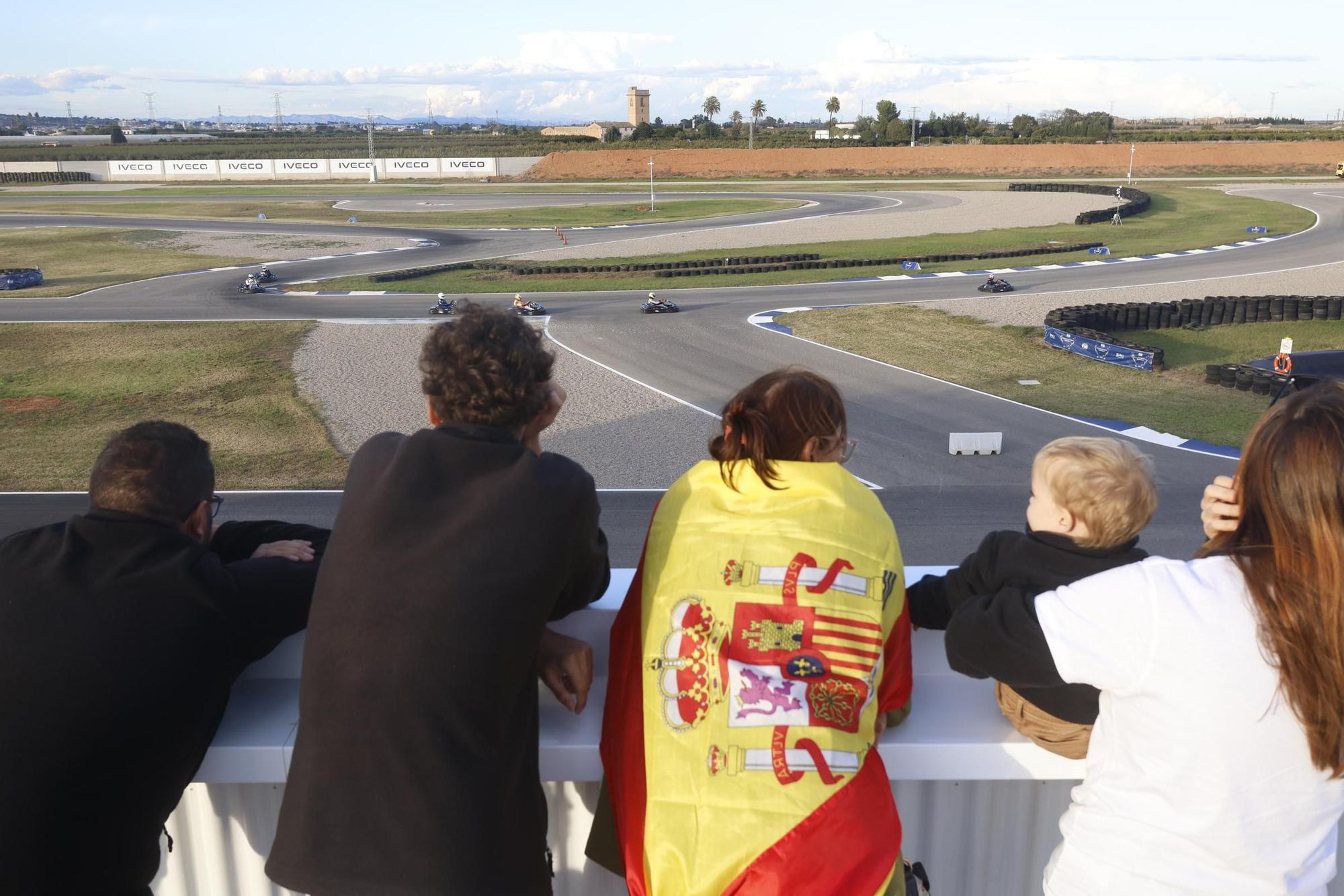 España repite plata en la carrera de cuatro horas de Karting Endurance con dos valencianos y Belén García