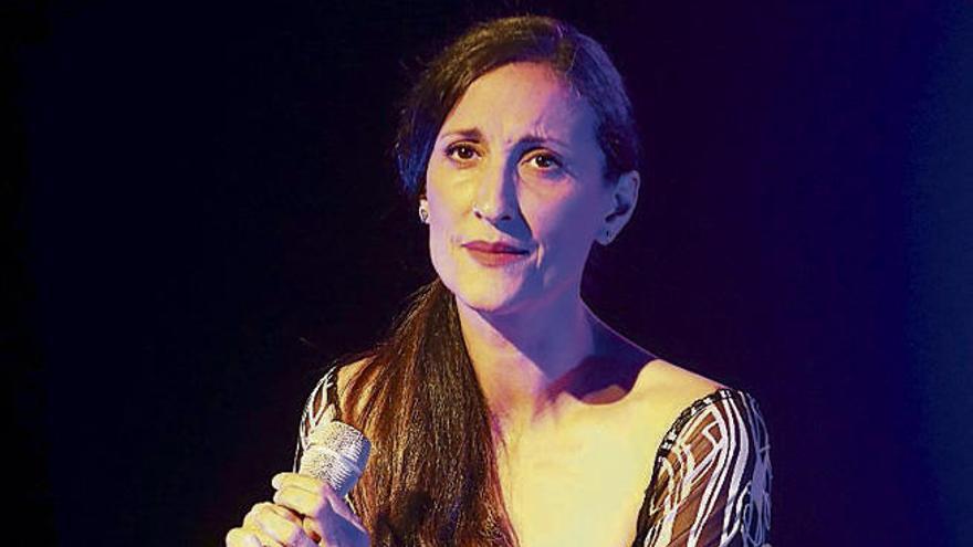 Rosa Cedrón durante unha actuación en Baiona o pasado mes de xullo.