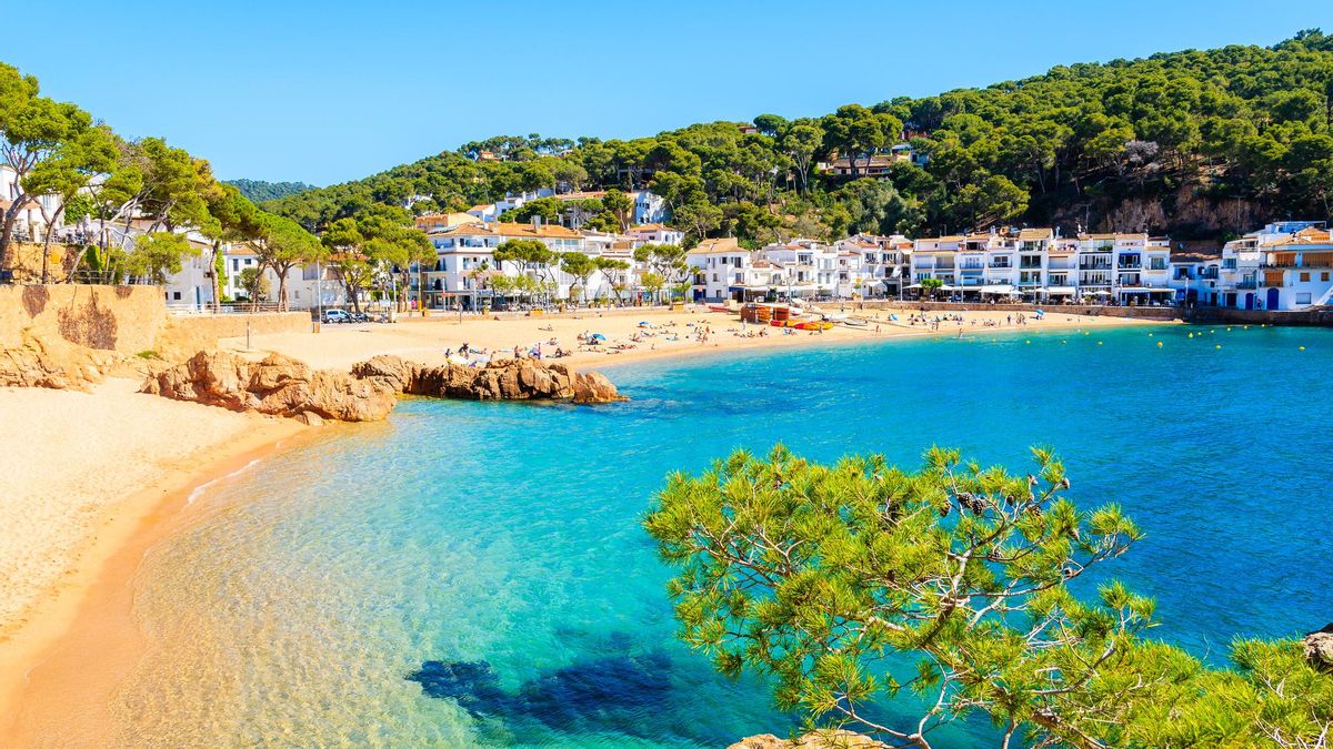 El pueblo pesquero más bonito de la Costa Brava es un completo desconocido: calas de ensueño a poco más de 1 hora de Girona