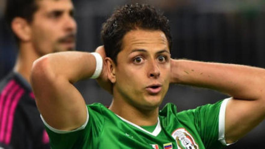 El Sevilla negocia la salida de Chicharito