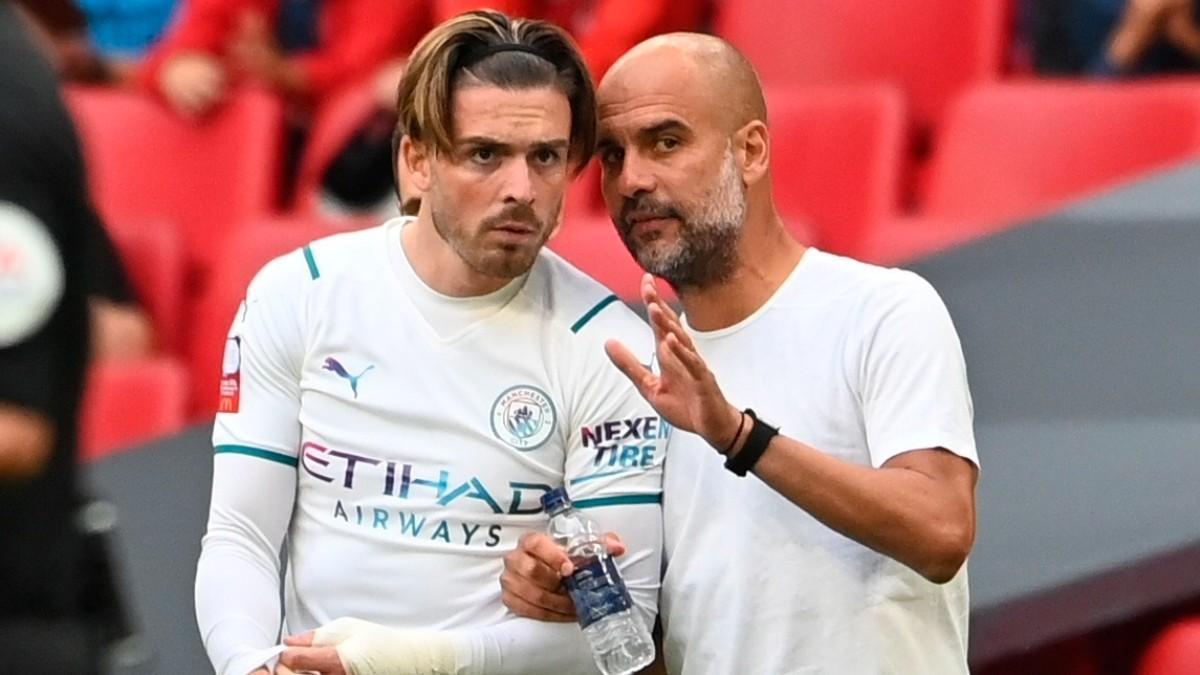 Guardiola con Grealish, durante la Community Shield