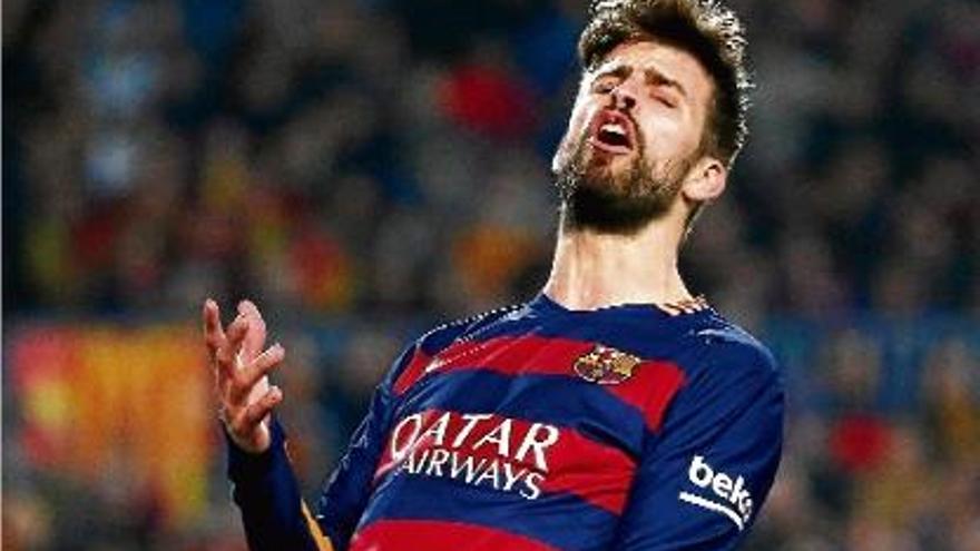 Piqué no s&#039;entrena per unes molèsties i Rafinha serà baixa