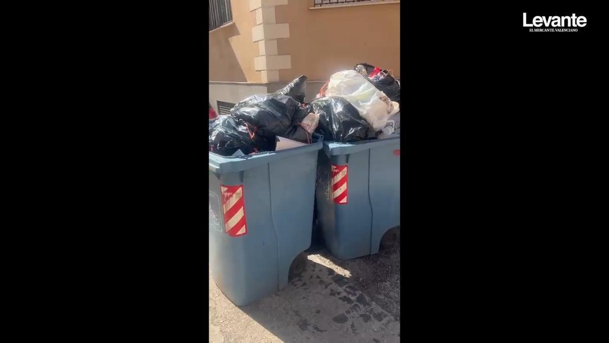 Las primeras horas de la huelga ya dejan basura por recoger en las calles de Carcaixent