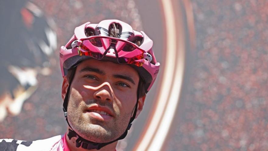 Dumoulin salva con matrícula la gran etapa de los Dolomitas