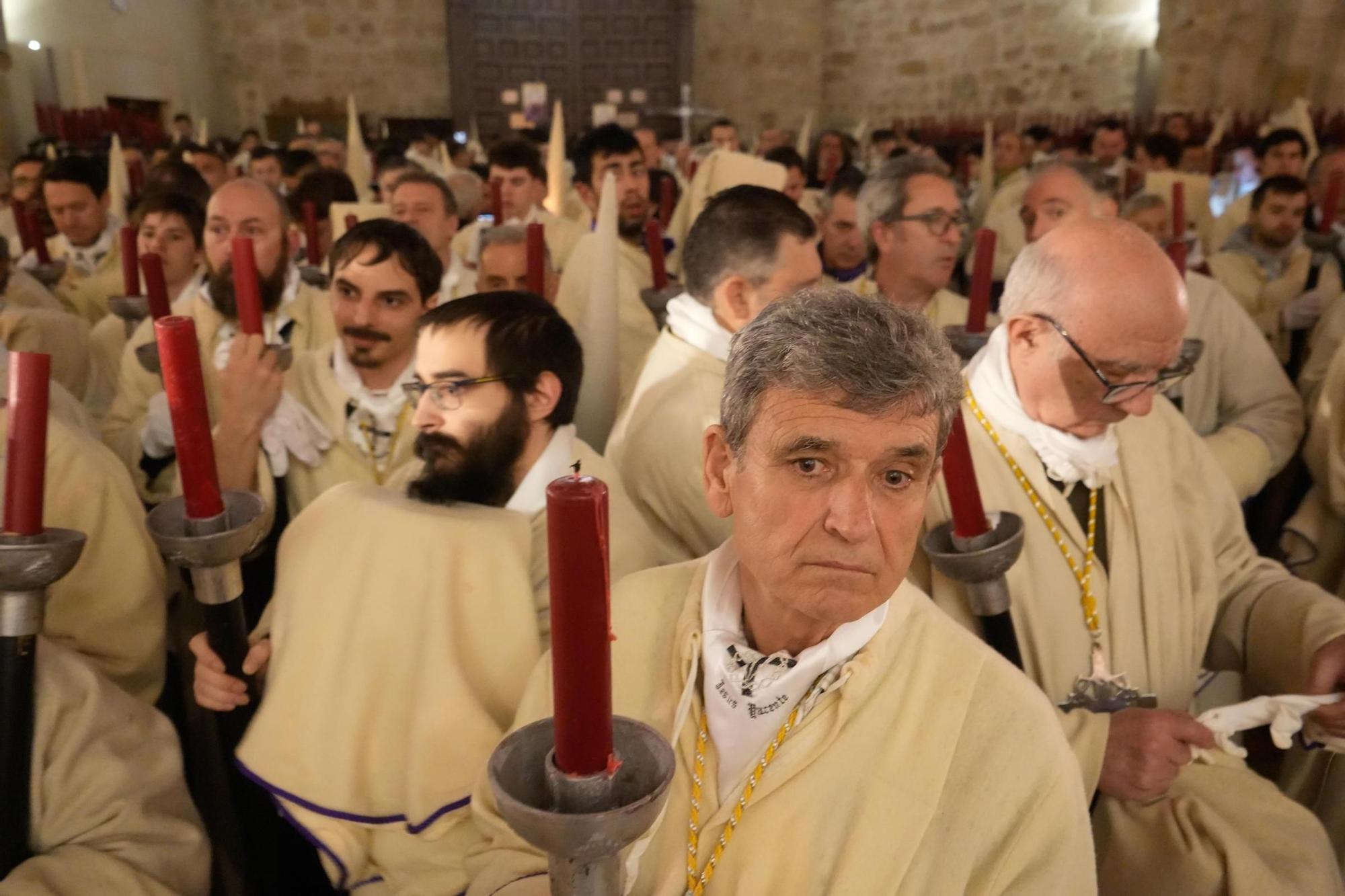 GALERÍA | La procesión del Yacente, en imágenes