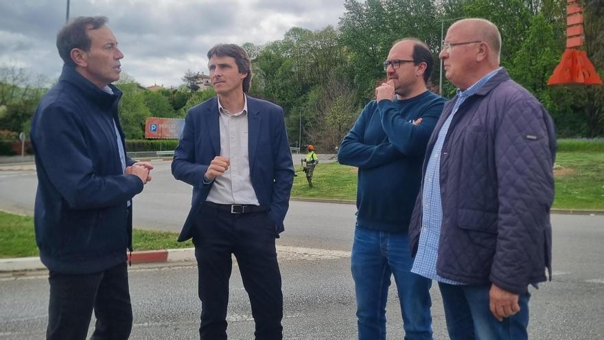 Salvador Vergés, reunit amb els representats de la Garrotxa.