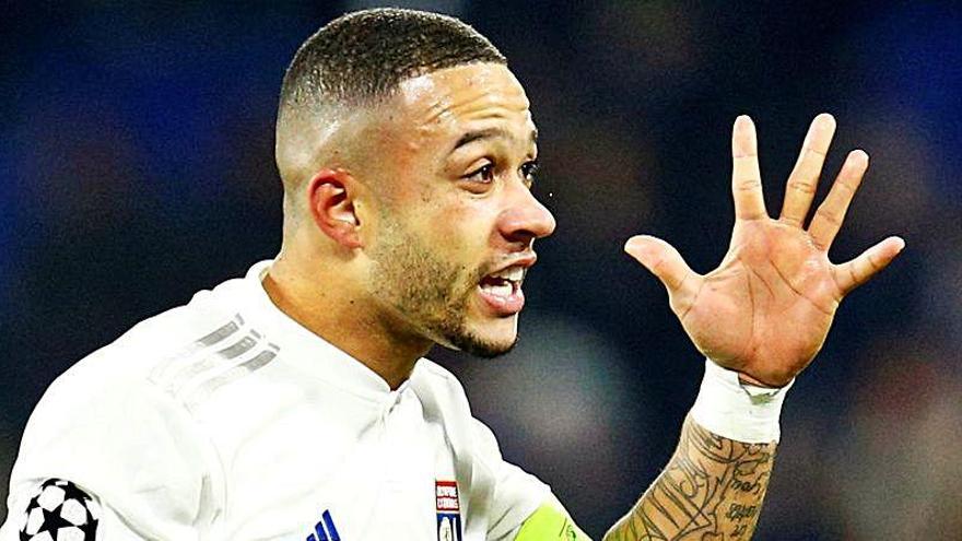 Depay todavía puede ir al Barcelona