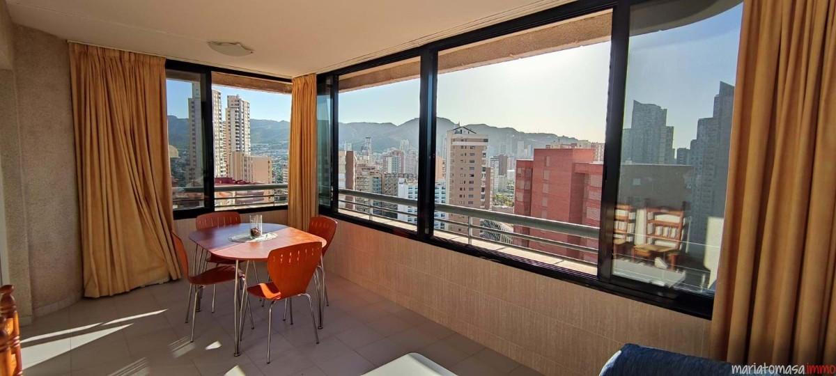 Piso con terraza interior acristalada