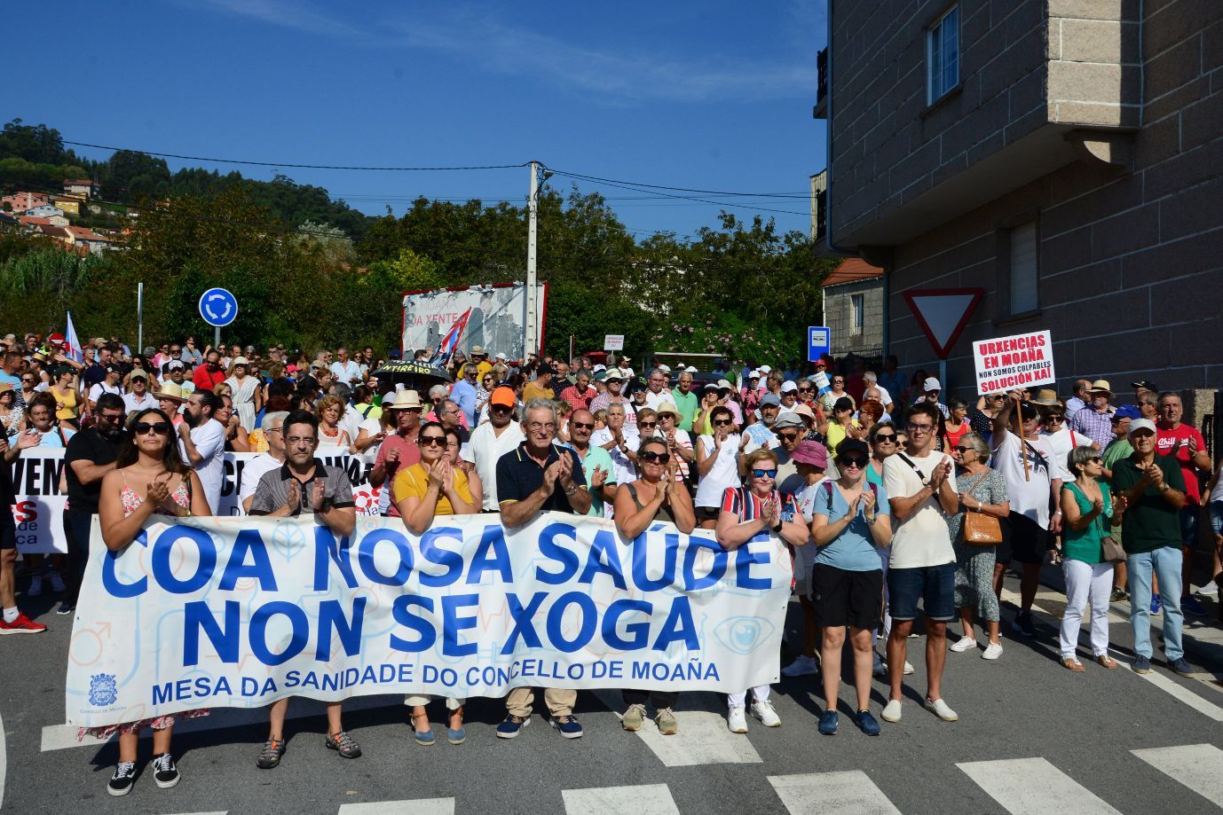 Moaña planta el grito en la calle: "Coa nosa saúde non se xoga"