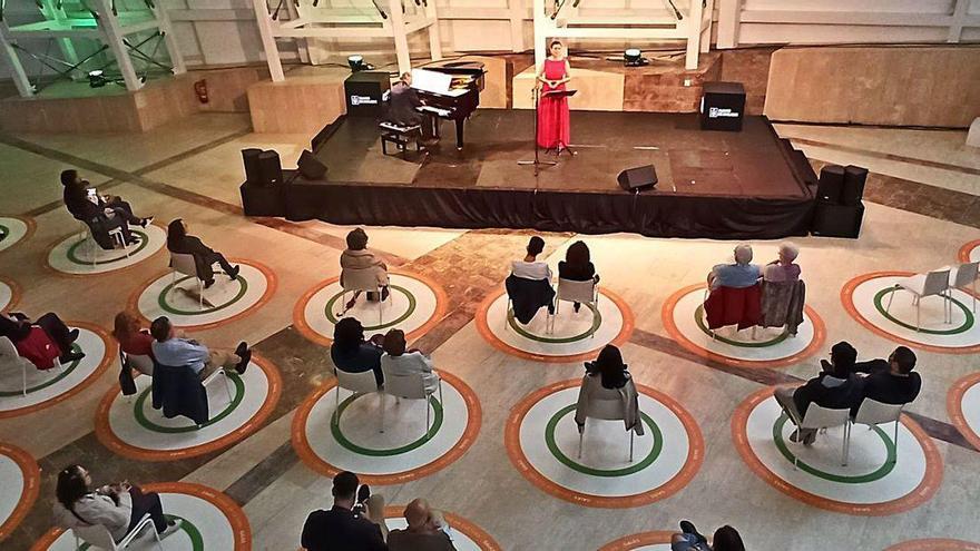 Un momento del concierto ofrecido ayer por Nuria Lorenzo y Alejo Amoedo en el Gaiás.