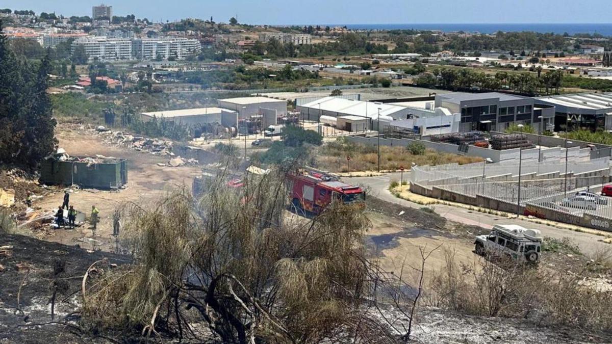 Vista del punto limpio de San Pedro Alcántara tras el incendio del pasado verano.