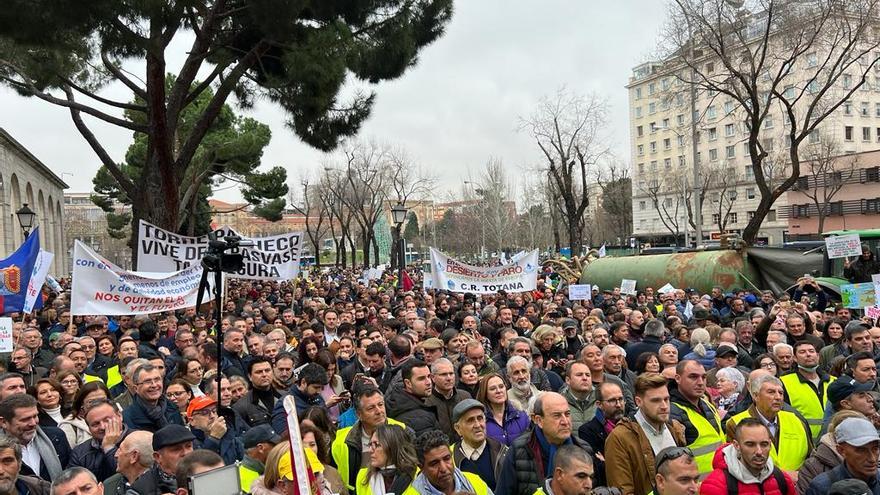 Alicante protesta y exige la retirada inmediata del recorte del Tajo-Segura