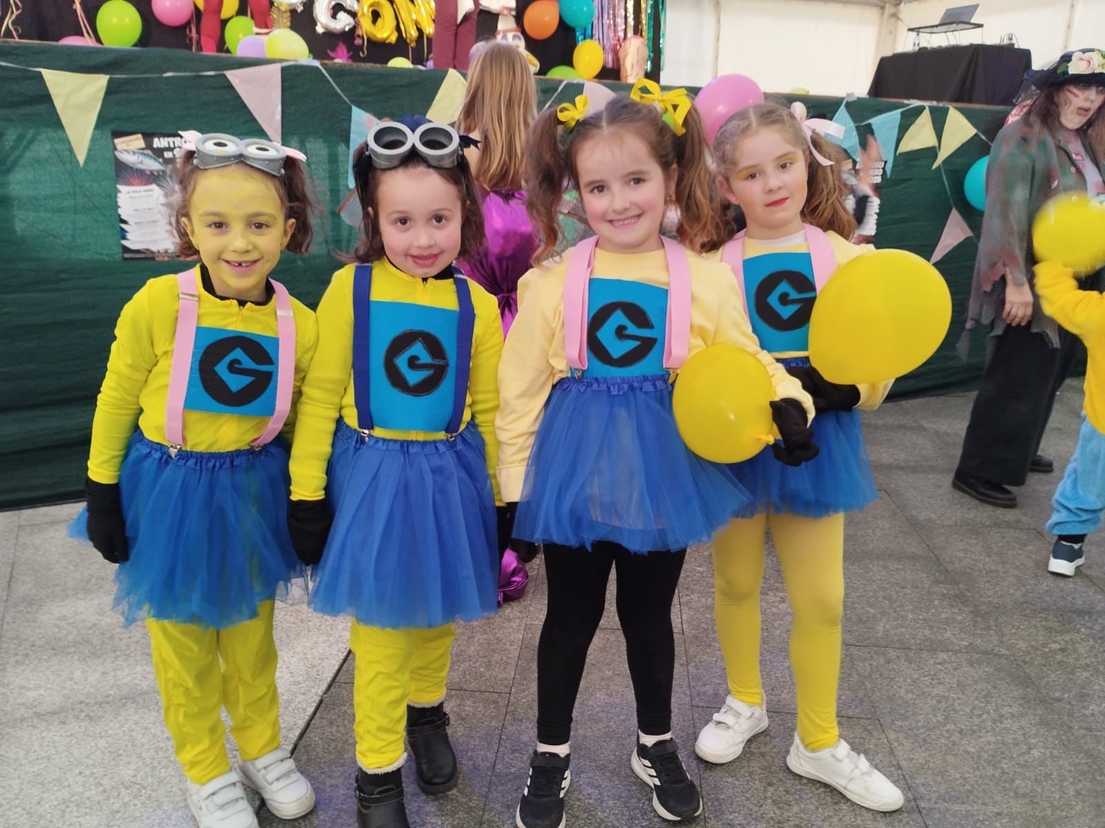Lugones despide con desfile, música y chocolatada su carnaval