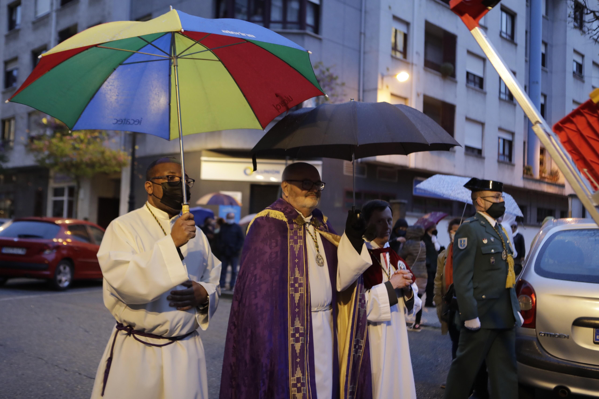 Los Estudiantes llevan al Señor de la Sentencia desde el cielo al Paraíso