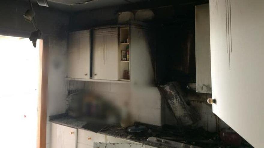 La Policía rescata a una mujer herida en el incendio de su casa en Xixona