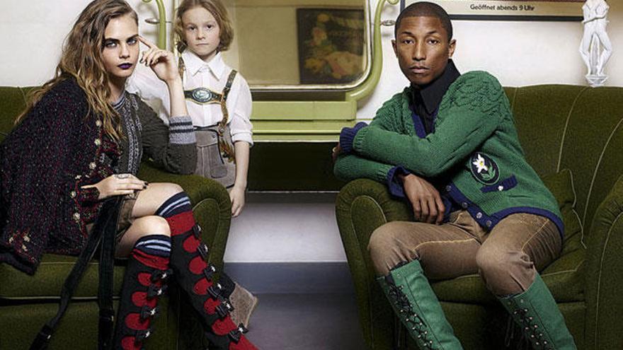 Cara Delevigne y Pharrell Williams posando para Chanel.