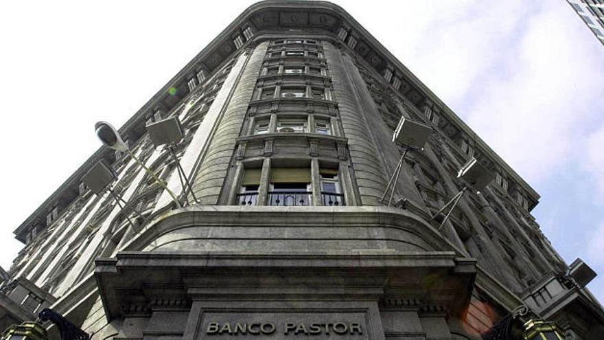 Banco Pastor pone a la venta 160 de sus 653 oficinas, entre ellas su sede  del Cantón - La Opinión de A Coruña