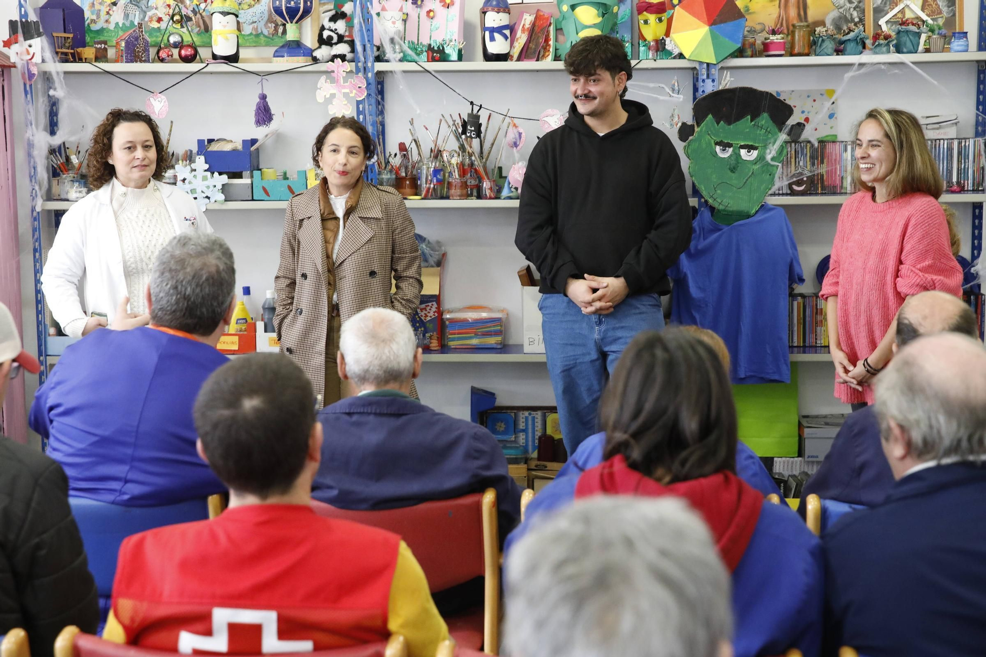 Así es la iniciativa para tejer lazos entre los mayores de El Natahoyo (en imágenes)
